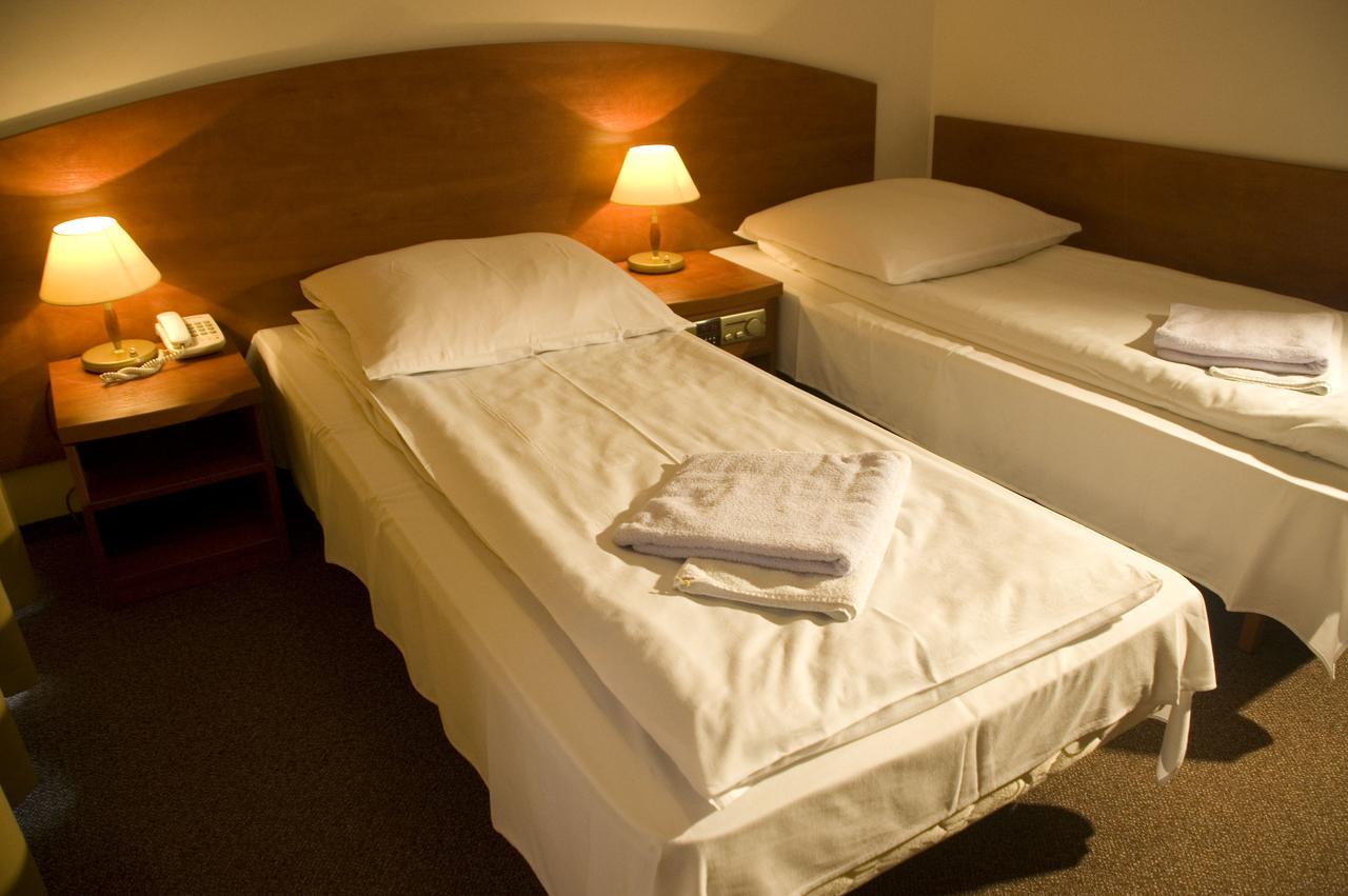 Gwarek Hotel Kudowa-Zdrój Buitenkant foto